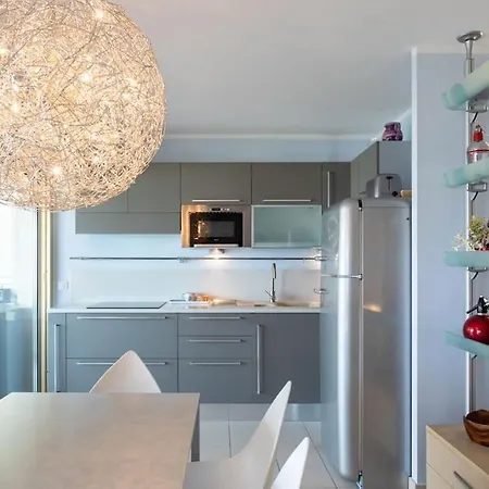 A2 - 1 Bdr Sea & Port View - Ac, Garage & Terrace * אנטיב