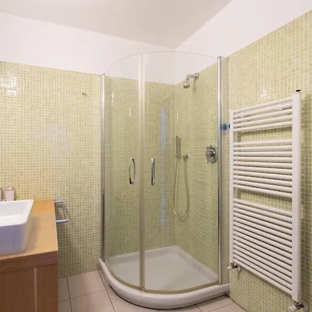 A2 - 1 Bdr Sea & Port View - Ac, Garage & Terrace דירה