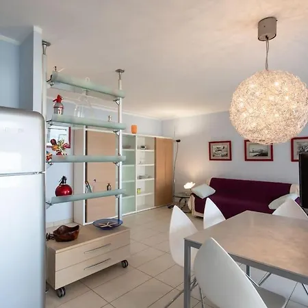 A2 - 1 Bdr Sea & Port View - Ac, Garage & Terrace