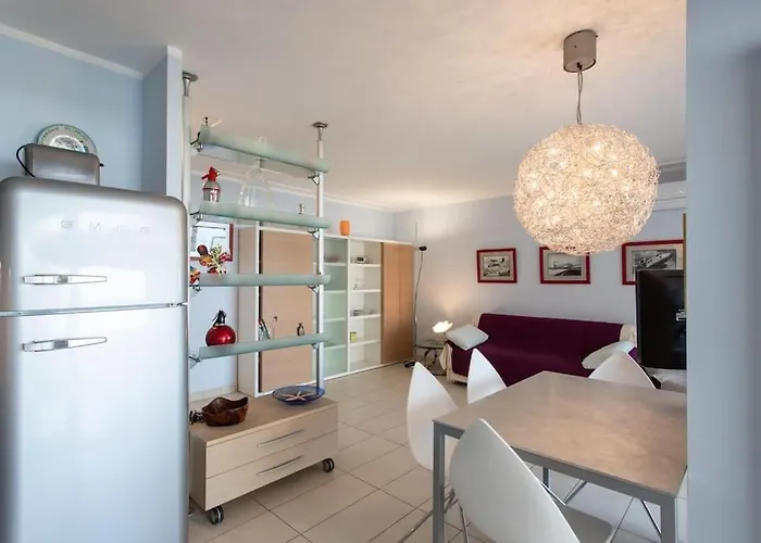 A2 - 1 Bdr Sea & Port View - Ac, Garage & Terrace