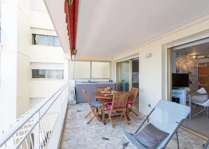 A2 - 1 Bdr Sea & Port View - Ac, Garage & Terrace